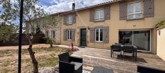 Casa de 5 dormitorios en Bressuire, France No. 304577 3