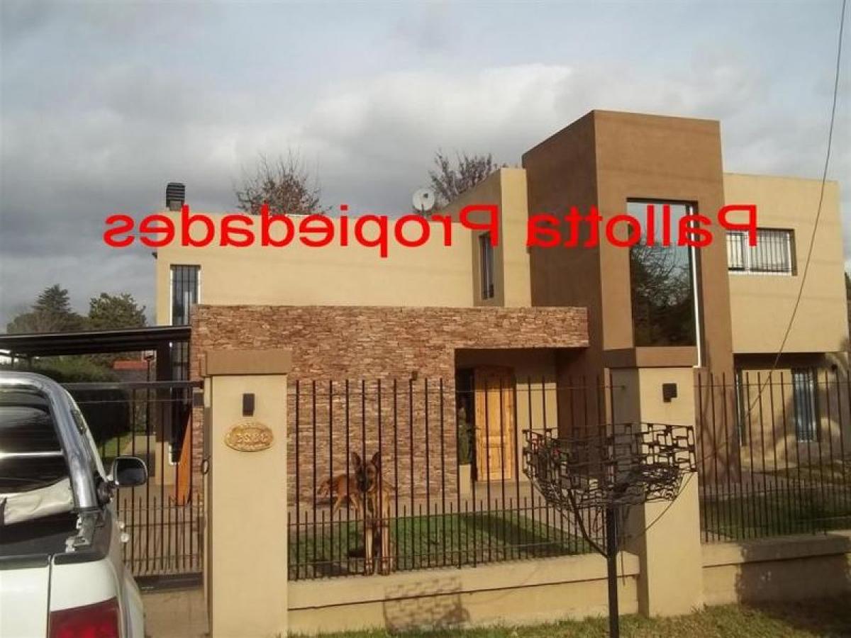 3 bedrooms House in Escobar, Argentina No. 61105