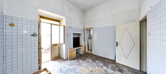 3-salle Maison à Taviano, Italy No. 237512 11