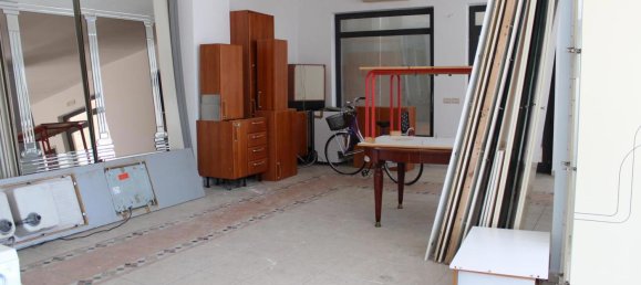 Propiedad comercial de 2 habitaciónes en Vasto, Italy No. 70741 3