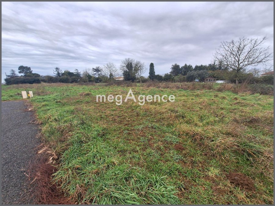  Land in Longeville-sur-Mer, France No. 111691
