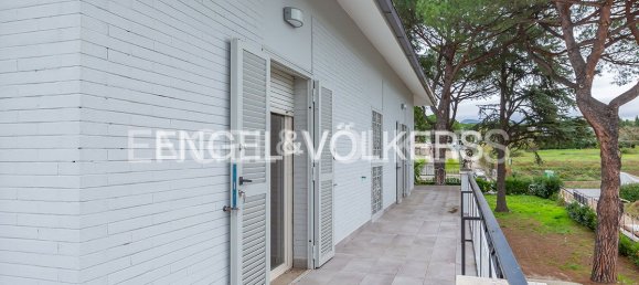 Коммерческая недвижимость с 13 комнатами в Аричча, Италия № 126672 15