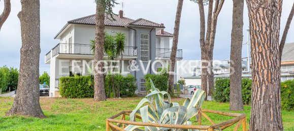 Коммерческая недвижимость с 13 комнатами в Аричча, Италия № 126672 2