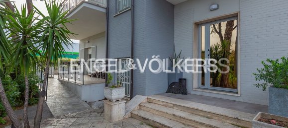 Коммерческая недвижимость с 13 комнатами в Аричча, Италия № 126672 3