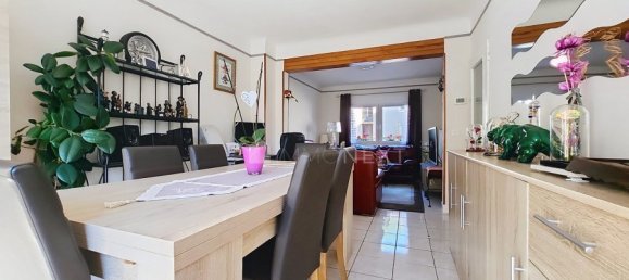 Здание 156м² в Пуйи, Франция № 324774 2