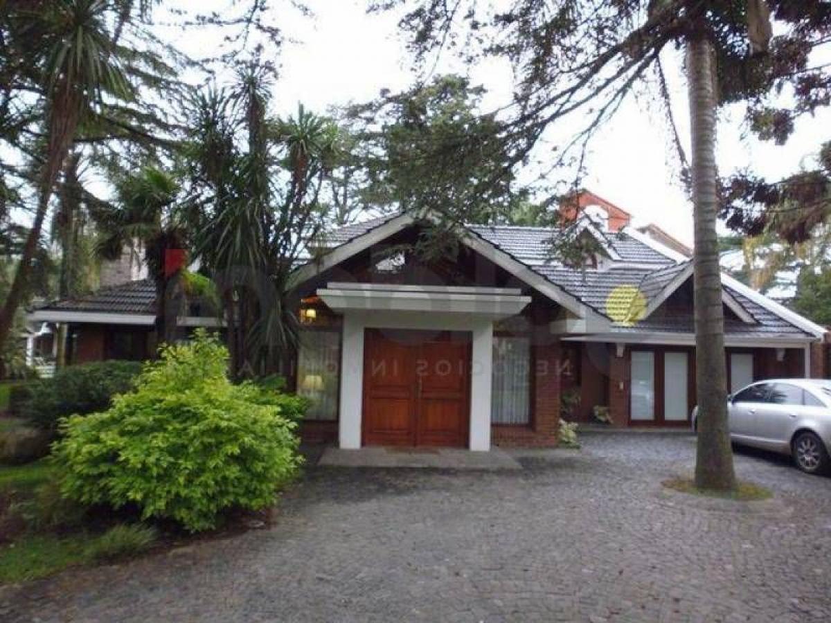 4 Schlafzimmer Haus in Berazategui, Argentina, Nr. 82701