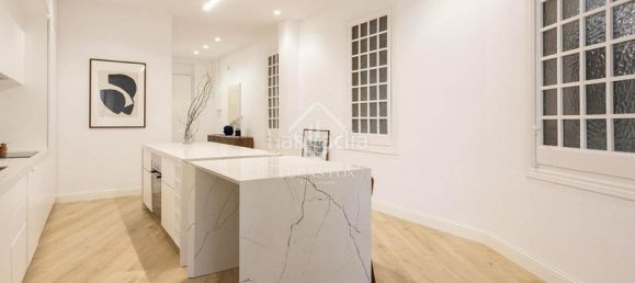 3 bedrooms Apartment in Ciutat Vella, Spain No. 156455 8