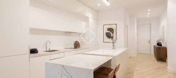3 bedrooms Apartment in Ciutat Vella, Spain No. 156455 10