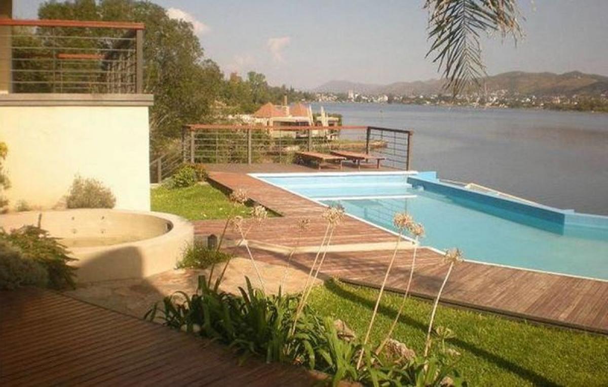 3 bedrooms House in Cordoba, Argentina No. 11112