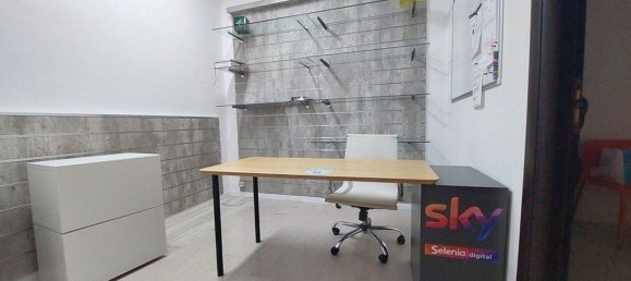 185m² Commercial property in Foggia, Italy No. 263628 6