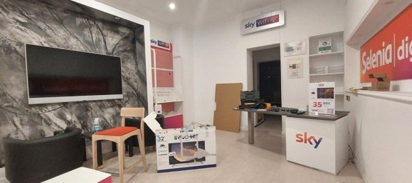 185m² Commercial property in Foggia, Italy No. 263628 4