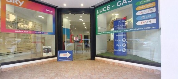 185m² Commercial property in Foggia, Italy No. 263628 2