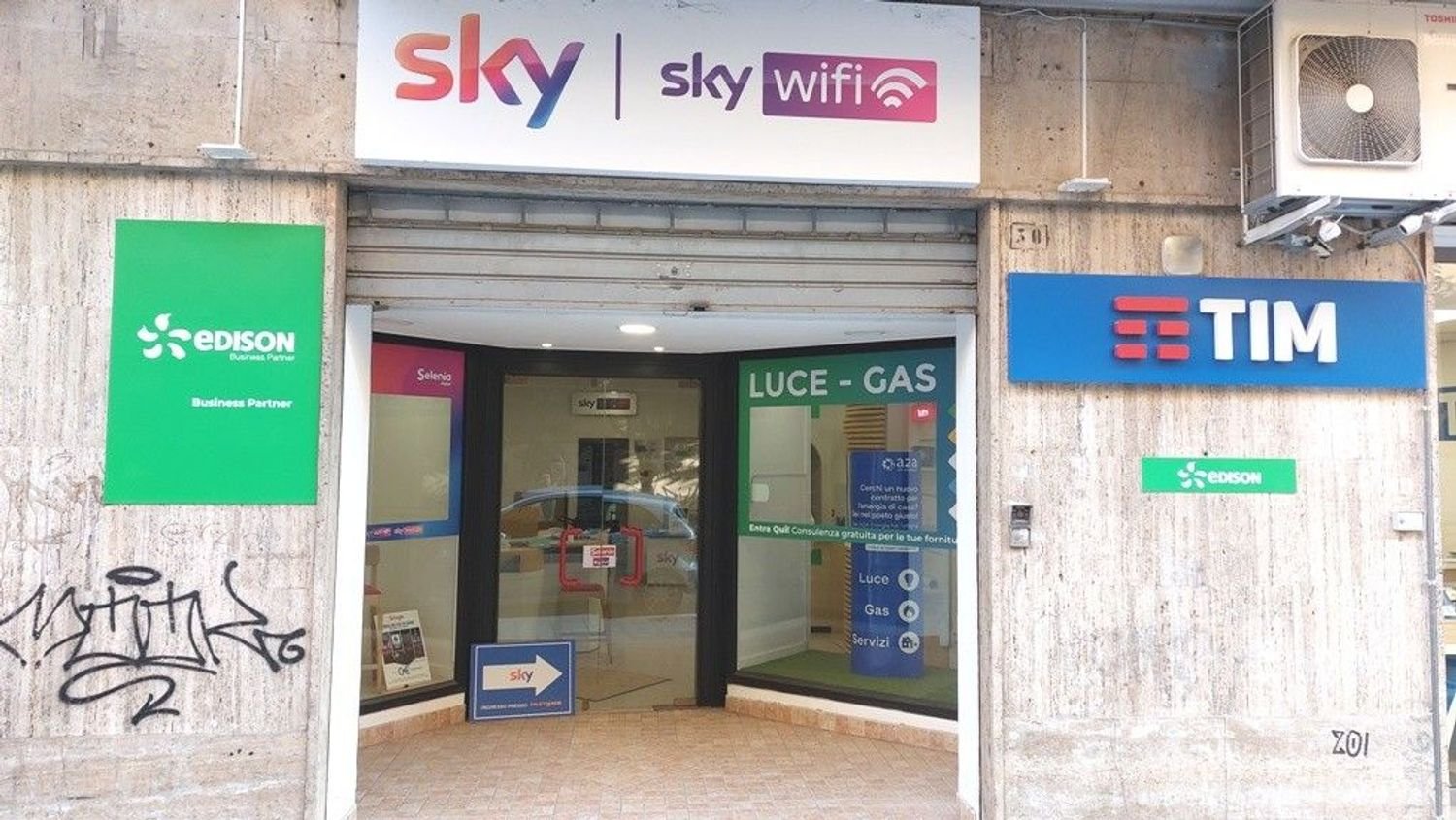 185m² Commercial property in Foggia, Italy No. 263628