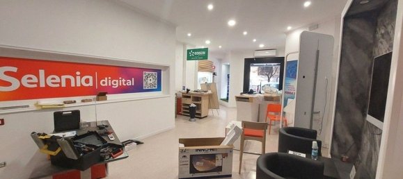 185m² Commercial property in Foggia, Italy No. 263628 3