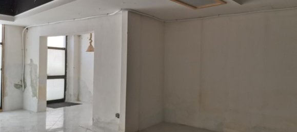 166m² Commercial property in Poggibonsi, Italy No. 286204 3