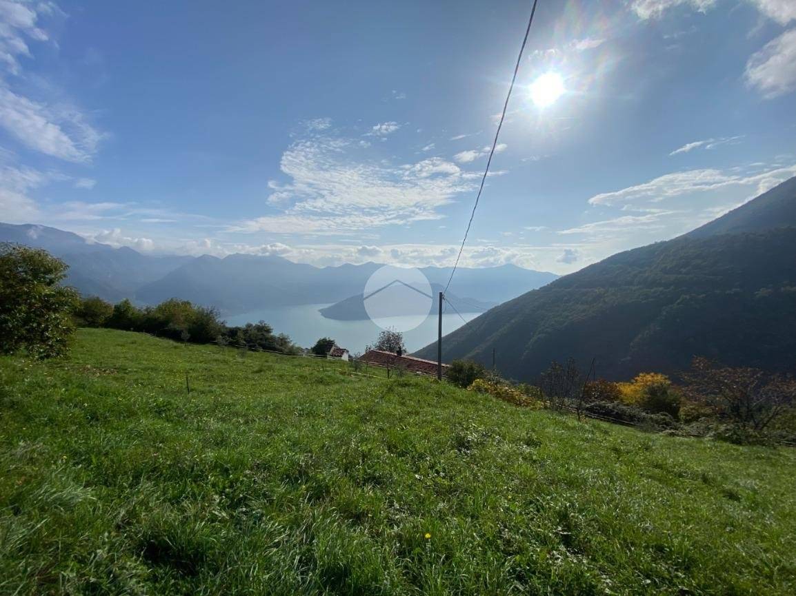 Terreno em Parzanica, Italy 2730 m² N.º 212322