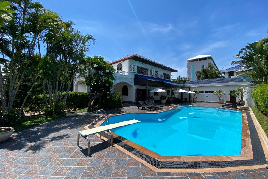 Дом с 6 спальнями в Хуа Хин, Таиланд № 58779