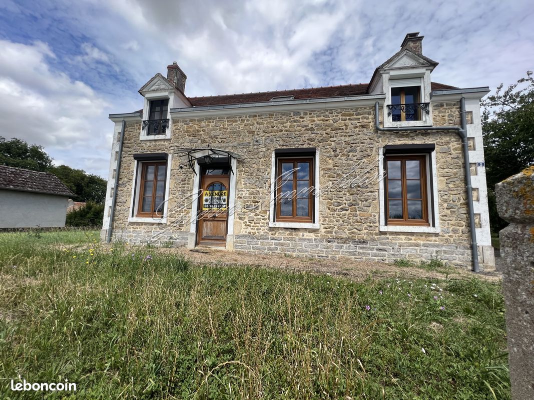 Casa de 2 dormitorios en Germigny-l'Exempt, France No. 88198