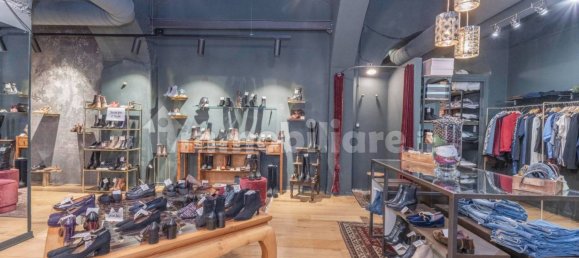 2-Zimmer Gewerbliche Immobilie in Turin, Italy, Nr. 10852 13