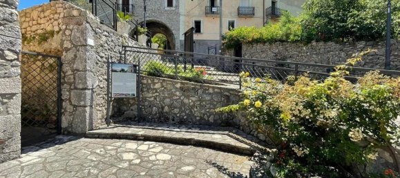 4 bedrooms Castles in Pico, Italy No. 57431 3