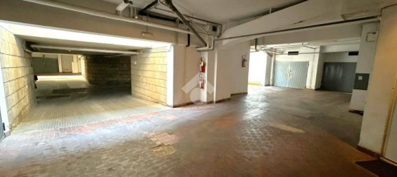 4 bedrooms Apartment in Rome, Italy No. 311817 17