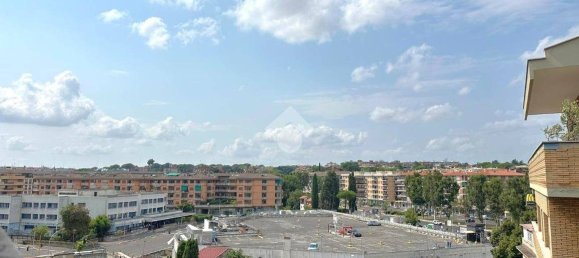 4 bedrooms Apartment in Rome, Italy No. 311817 3