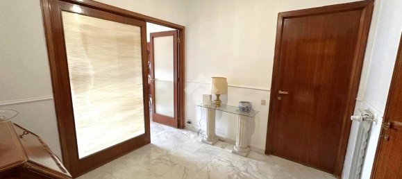 4 bedrooms Apartment in Rome, Italy No. 311817 12