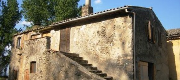 Дом с 8 комнатами в Орвието, Италия № 47379 2