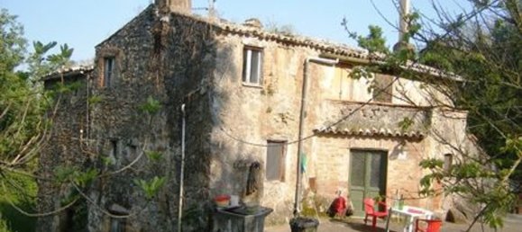 Дом с 8 комнатами в Орвието, Италия № 47379 4