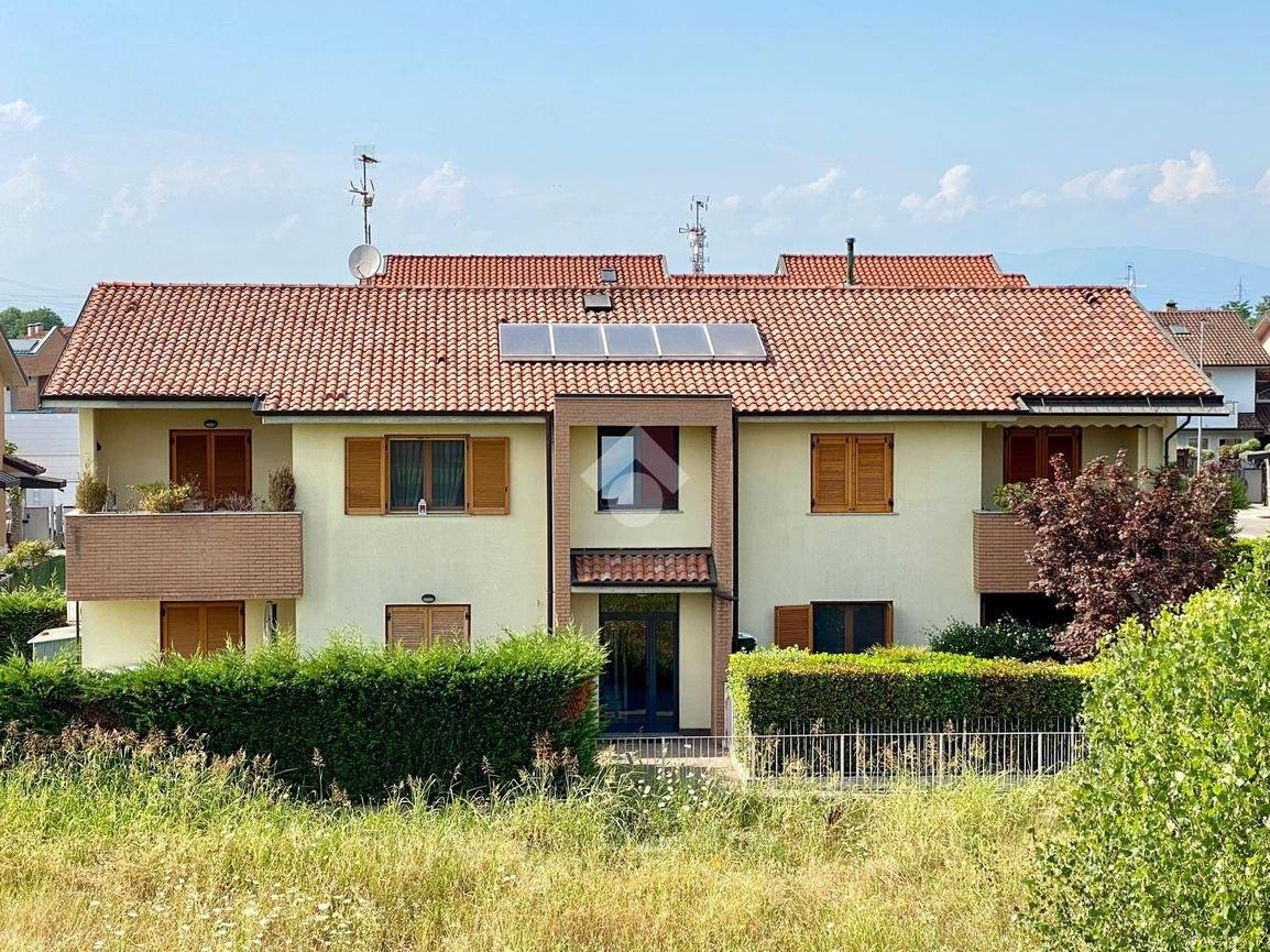 3 Schlafzimmer Wohnung in Casirate d'Adda, Italy, Nr. 276997