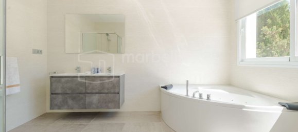 6 Schlafzimmer Villa in Marbella, Spain, Nr. 80851 11