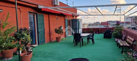 3 rooms Apartment in Naples, Italy No. 71415 3