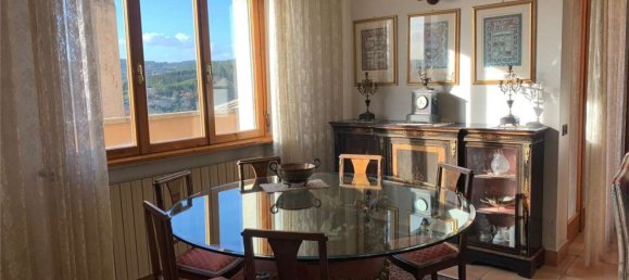 Casa de 6 habitaciónes en Perugia, Italy No. 5565 8