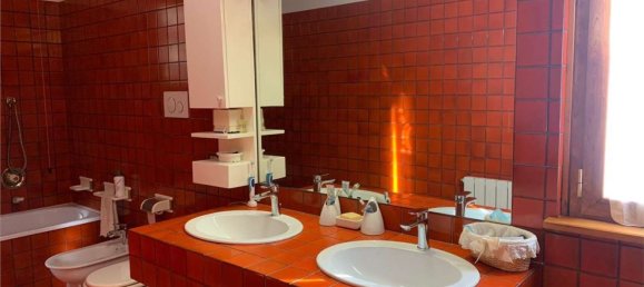 Casa de 6 habitaciónes en Perugia, Italy No. 5565 5