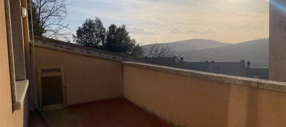 Casa de 6 habitaciónes en Perugia, Italy No. 5565 43