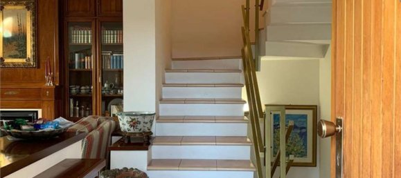 Casa de 6 habitaciónes en Perugia, Italy No. 5565 18