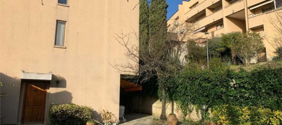 Casa de 6 habitaciónes en Perugia, Italy No. 5565 9