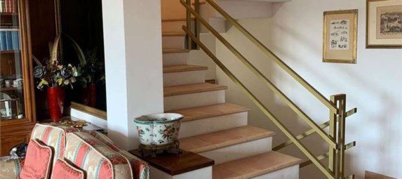 Casa de 6 habitaciónes en Perugia, Italy No. 5565 12