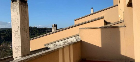 Casa de 6 habitaciónes en Perugia, Italy No. 5565 38