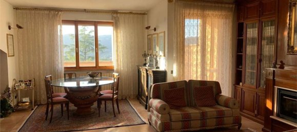 Casa de 6 habitaciónes en Perugia, Italy No. 5565 10