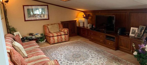 Casa de 6 habitaciónes en Perugia, Italy No. 5565 45