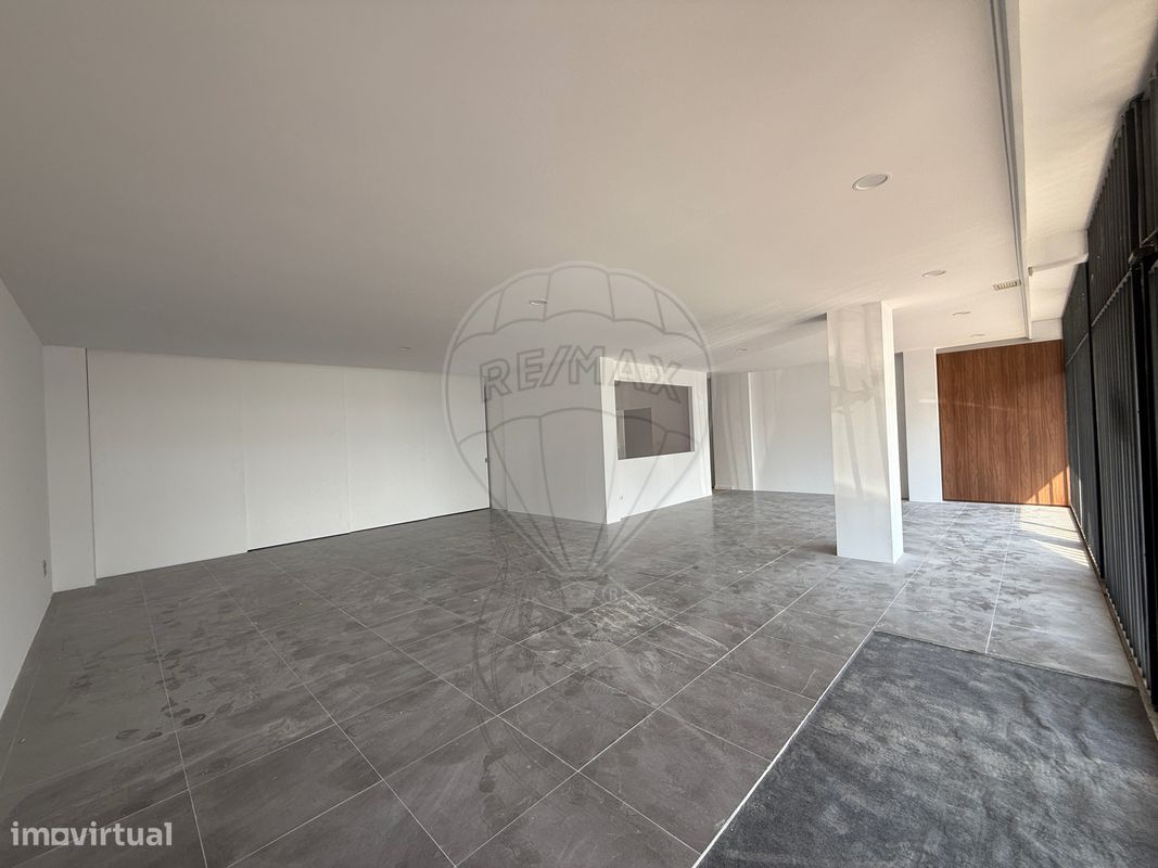 Gewerbliche Immobilie in Pacos de Ferreira, Portugal 253m², Nr. 203776