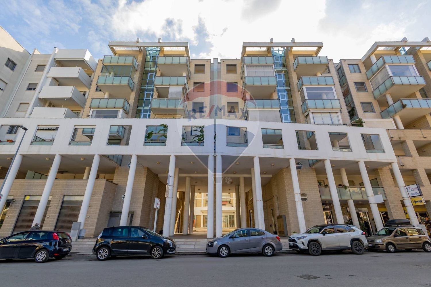 Квартира с 5 комнатами в Модуньо, Италия № 77161