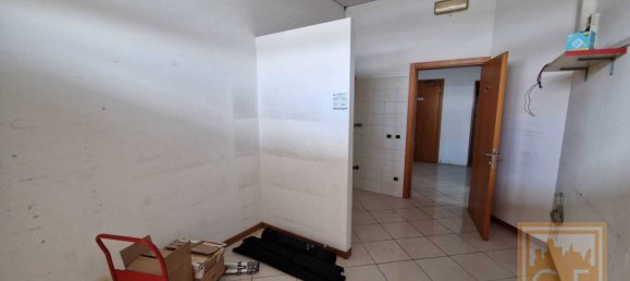 85m² Commercial property in Treviso, Italy No. 71335 13