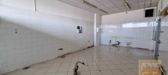 85m² Commercial property in Treviso, Italy No. 71335 3