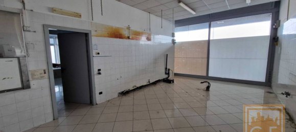 85m² Commercial property in Treviso, Italy No. 71335 2