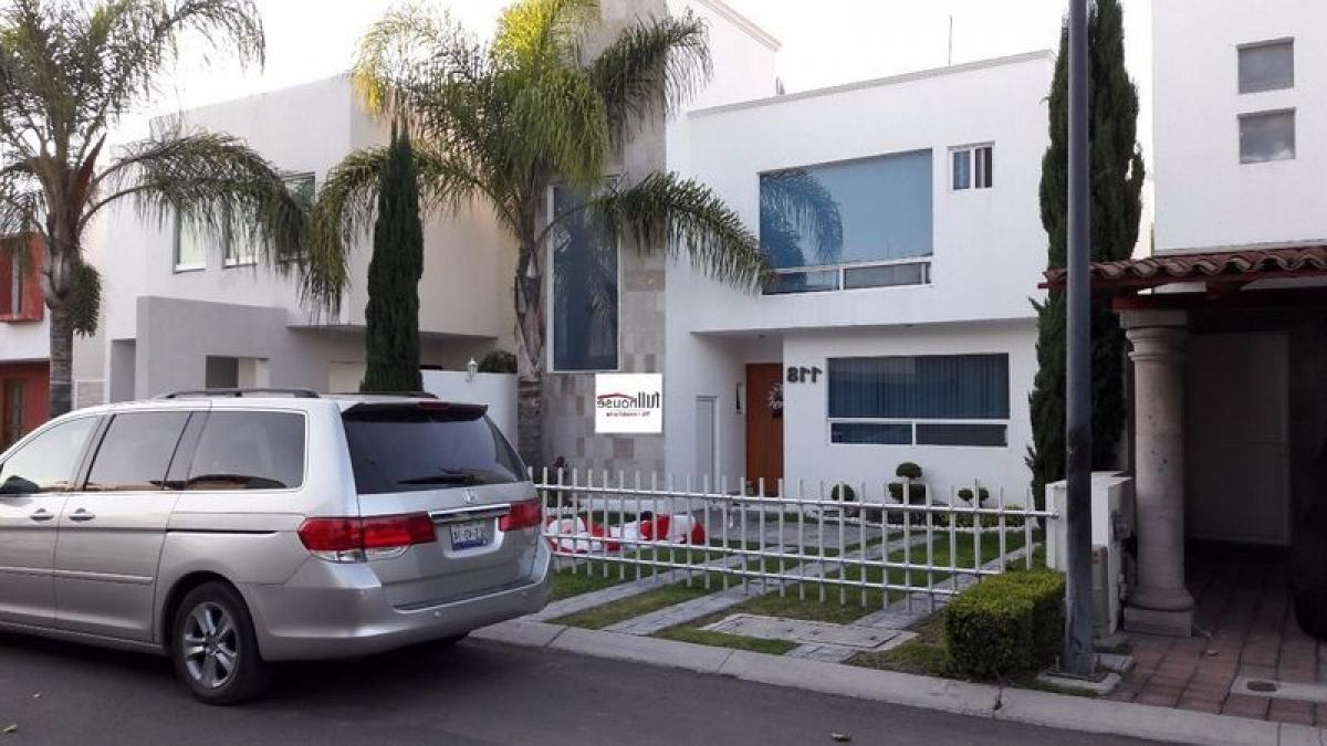 Casa de 3 dormitorios en Querétaro, Mexico No. 185497