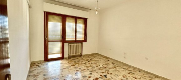 5 rooms Apartment in Chioggia, Italy No. 294561 3