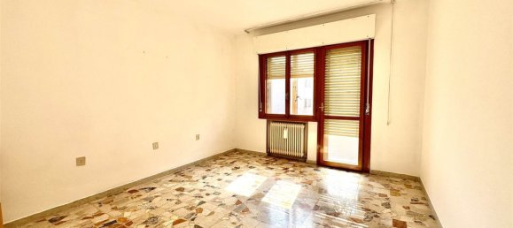 5 rooms Apartment in Chioggia, Italy No. 294561 2