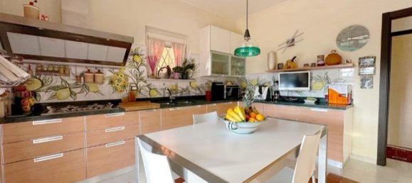 Villa de 3 dormitorios en Carrara, Italy No. 166495 13